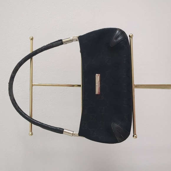 Gucci Handbags - Gucci Original purse